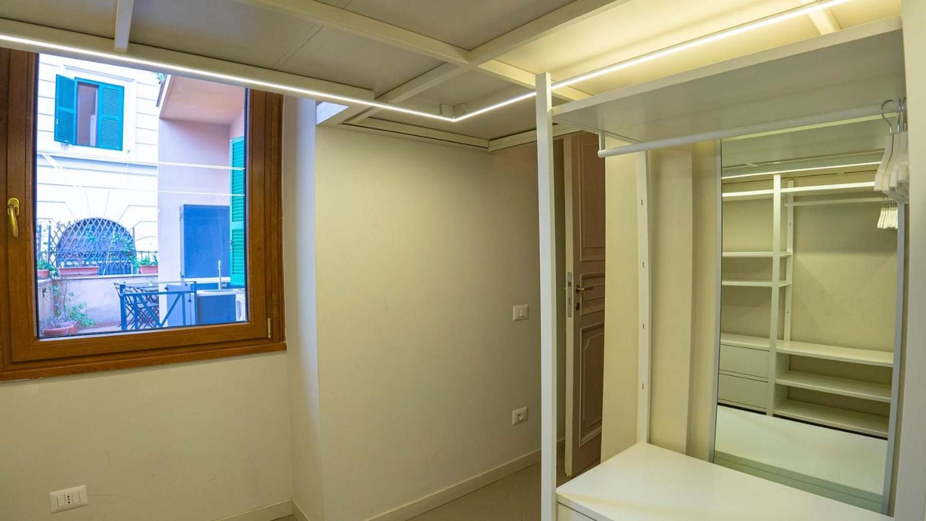Cozy Nest With Terrace In Trastevere Apartment Rom